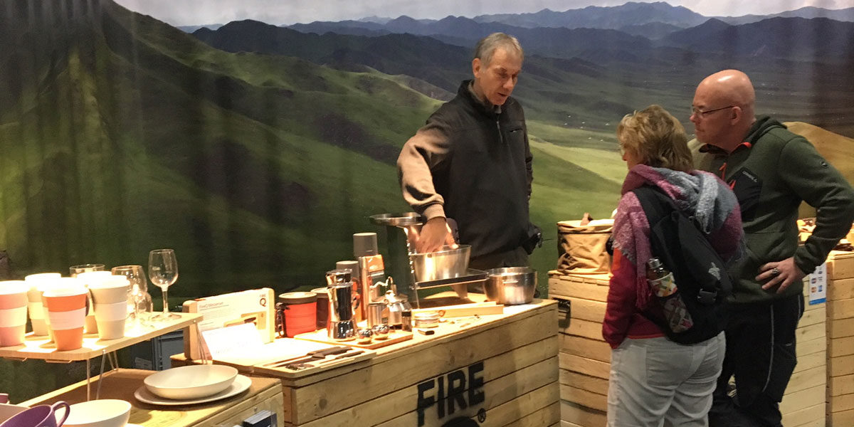 Uitleg over barbecues op 4x4 beurs in Kalkar