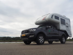 Stoere 4x4 2 persoons camper van Special Campers