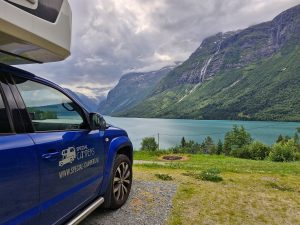4-persoons-4x4-camper-huren-aan-het-water-scandinavie
