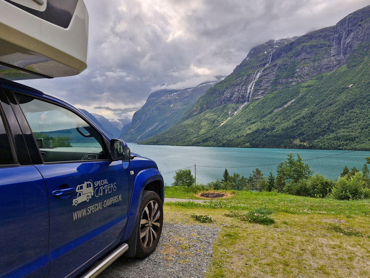 4-persoons-4x4-camper-huren-aan-het-water-scandinavie